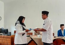 Penyerahan SK Kepala Madrasah MTs Muhammadiyah 04 Purbalingga